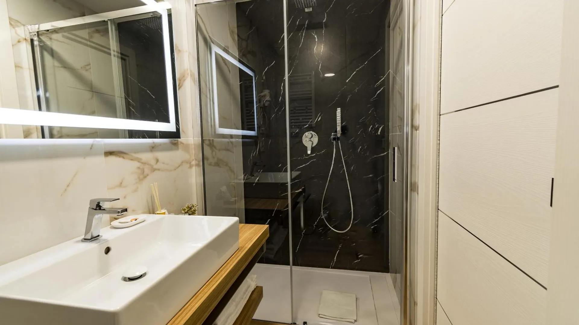 Harbor Rooms - Cala Gonone Guest house